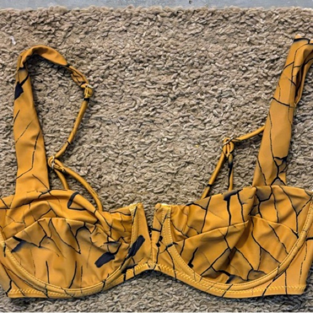 Yellow and Black Patterned Bikini Top NWOT Woman’s Sm Underwire Top